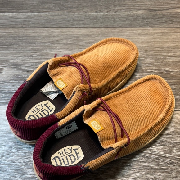 Hey Dude Corduroy Loafers in Tan and Burgundy men’s size 10 (j37) - Picture 6 of 8